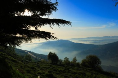 Lübnan, Zaarour 'daki dağların huzurlu manzarası.