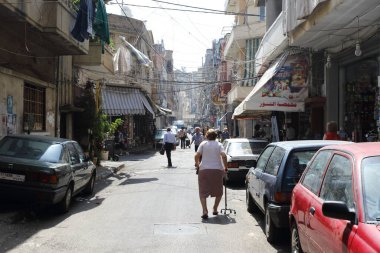 Beyrut, Lübnan - 9 Haziran 2017: Eski şehrin dar sokaklarının görüntüsü.