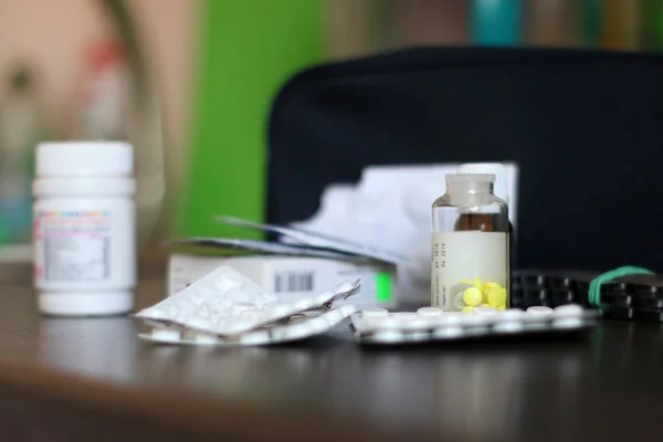 Farklı hapları, vitemins ve antibiyotik