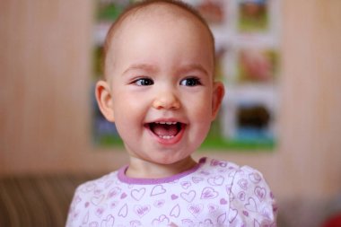 Mutlu bir küçük bir yaşında kız portre