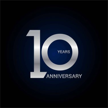 10 yıl yıldönümü gümüş basit logo tasarımı. Vektör çizim koyu arka plan üzerinde