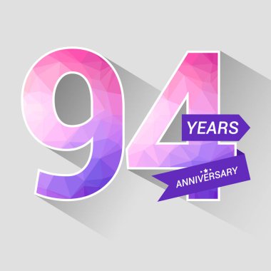 94 yıl yıldönümü Logo düşük Poli dizayn, gri arka plan üzerinde renkli vektör çizim ile 