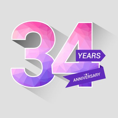 34 yıl yıldönümü Logo düşük Poli dizayn, gri arka plan üzerinde renkli vektör çizim ile 