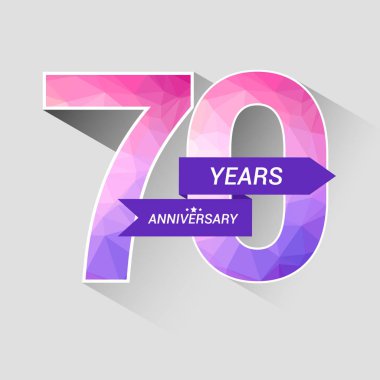 70 yıl yıldönümü Logo düşük Poli dizayn, gri arka plan üzerinde renkli vektör çizim ile 