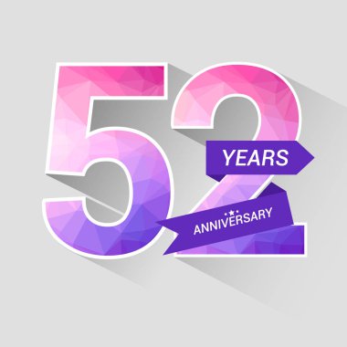 52 yıl yıldönümü Logo düşük Poli dizayn, gri arka plan üzerinde renkli vektör çizim ile 