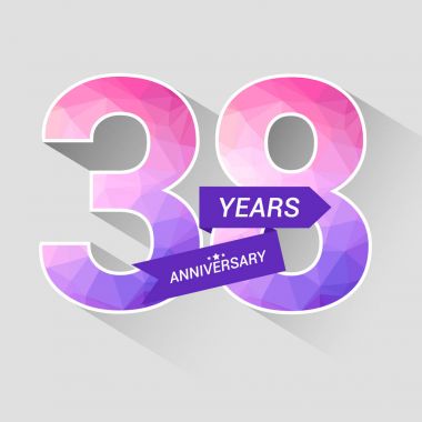 38 yıl yıldönümü Logo düşük Poli dizayn, gri arka plan üzerinde renkli vektör çizim ile 