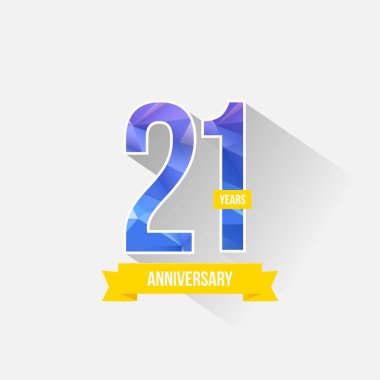 Düşük Poli dizayn ile 21 yıl yıldönümü. Beyaz arka plan üzerinde izole renkli vektör çizim