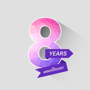 8 yıl yıldönümü Logo düşük Poli dizayn, gri arka plan üzerinde renkli vektör çizim ile 
