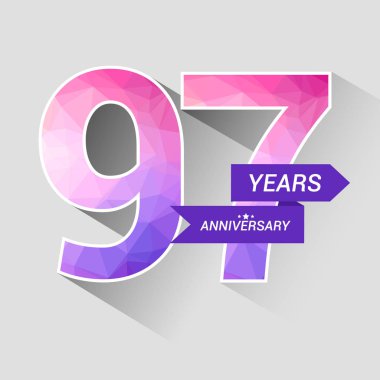 97 yıl yıldönümü Logo düşük Poli dizayn, gri arka plan üzerinde renkli vektör çizim ile 
