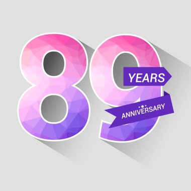 89 yıl yıldönümü Logo düşük Poli dizayn, gri arka plan üzerinde renkli vektör çizim ile 