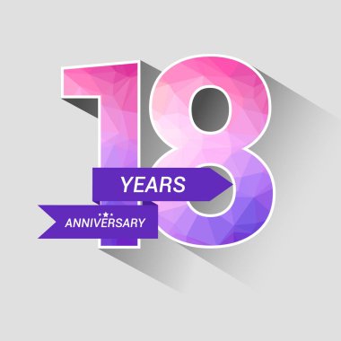 18 yıl yıldönümü Logo düşük Poli dizayn, gri arka plan üzerinde renkli vektör çizim ile 