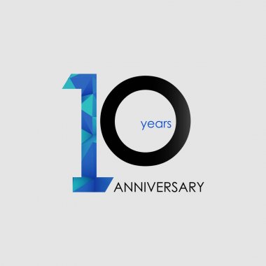 10 yıl yıldönümü geometrik tarzı ile vektör çizim renkli düşük Poli tasarımıyla