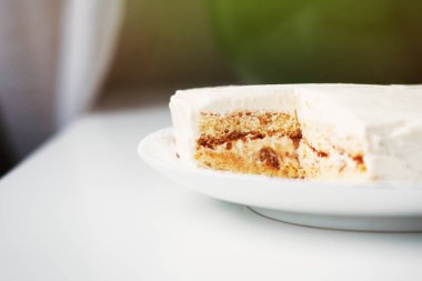 Beyaz kremalı pasta