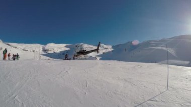 Hava ambulans bir dağ kurtarma görevi gerçekleştirir