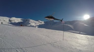 Hava ambulans bir dağ kurtarma görevi gerçekleştirir