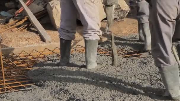 Concrete pouring works, compacting liquid cement — Stock Video