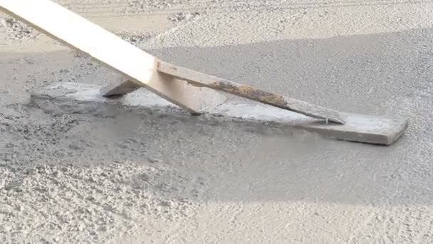 Spreading concrete, compacting liquid cement — Stock Video