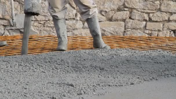 Spreading concrete, compacting liquid cement — Stock Video