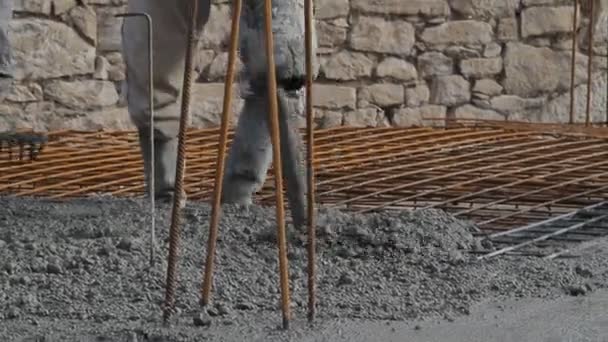 Concrete pouring works, compacting liquid cement — Stock Video
