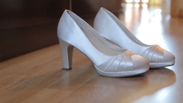 White wedding shoes for bride — Stock Video