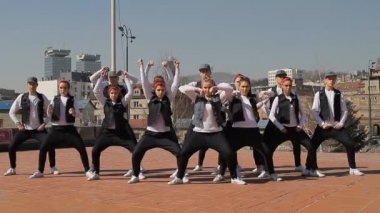 Hip hop dansçı caddesinde dans