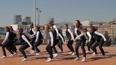 Hip hop dansçı caddesinde dans