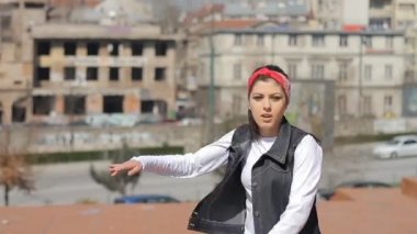 Hip hop dansçı caddesinde dans