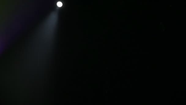 Scène en lumières et fumée pendant le concert — Video