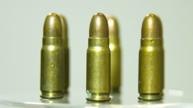 9 mm 'lik bir tabanca mermisi..