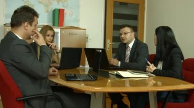 Grup iş adamları iş ofis planlama
