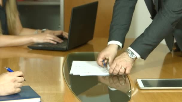 Group of business people planning work  in office — Αρχείο Βίντεο