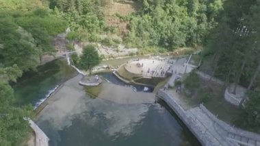 Pliva şelale, Jajce, Bosna Hersek - gök olayları görüntülemek nehir Pliva Vrbas Nehri'nin birleştiği bir yer. Şelale şehrin Jajce, Merkez Bosna-Hersek Hd50p içinde yer almaktadır