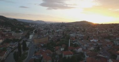 Saraybosna hava atış, Bosna ve Hersek, gün batımı, eski bir kasaba