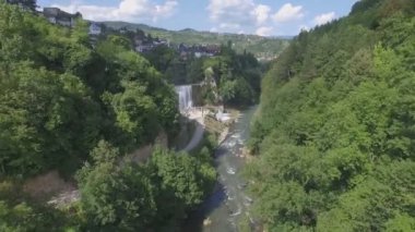 Pliva şelale, Jajce, Bosna Hersek - gök olayları görüntülemek nehir Pliva Vrbas Nehri'nin birleştiği bir yer. Şelale şehrin Jajce, Merkez Bosna-Hersek Hd50p içinde yer almaktadır