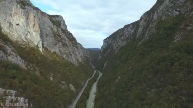 Bosna-Hersek Vrbas Nehri'nin havadan görünümü