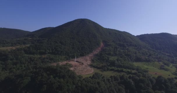 CERSKA, BOSNIE - 12 juillet 2015 : La mosquée détruite dans des glissements de terrain, tirs de drones, un an après, le 12 juillet, Bosnie-Herzégovine — Video