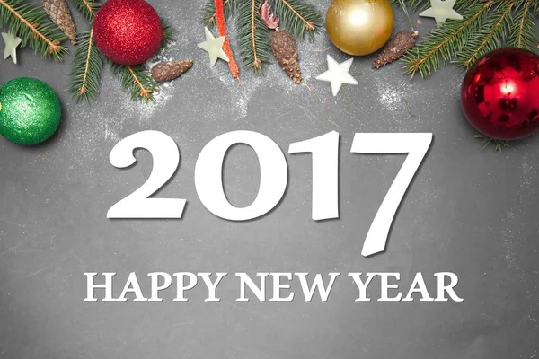 Christmchristmas decoratie met tekst Happynew jaar 2017 op grijze achtergrond — Stockfoto