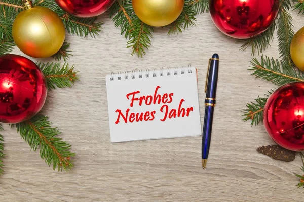Decoración de Navidad con texto alemán Frohes neues Jahr (FELIZ AÑO NUEVO ) — Foto de Stock