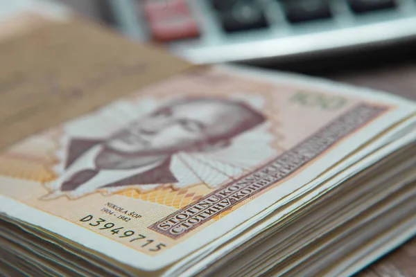 많은 보스니아 컨버터블 마크 돈 및 계산기 스톡 이미지