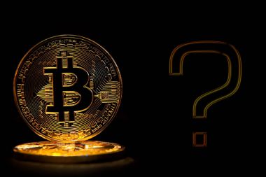 Metin soru ile siyah arka plan üzerine izole bit sikke