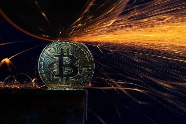 Elektrikli tekerlekli Bitcoin üzerinde taşlama