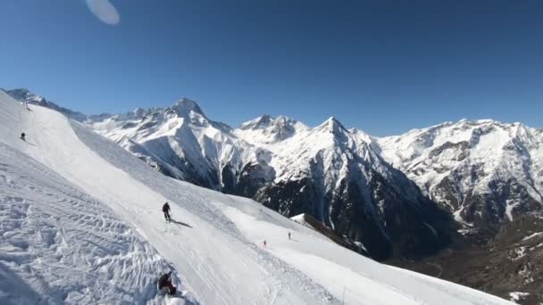 Schöne Aussicht Auf Die Skipiste Auf Der Französischen Alp — Stockvideo