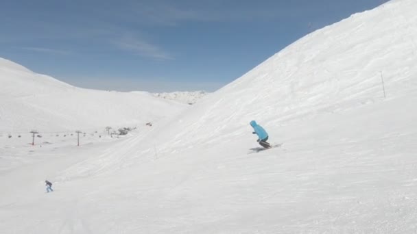 Alpine Skier Skiing Short Swings Ski Slope Sunny Winter Day — Stock Video