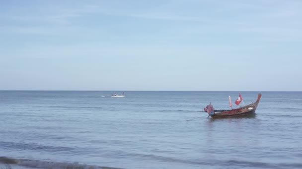 Barco Pesca Descansar Águas Calmas — Vídeo de Stock