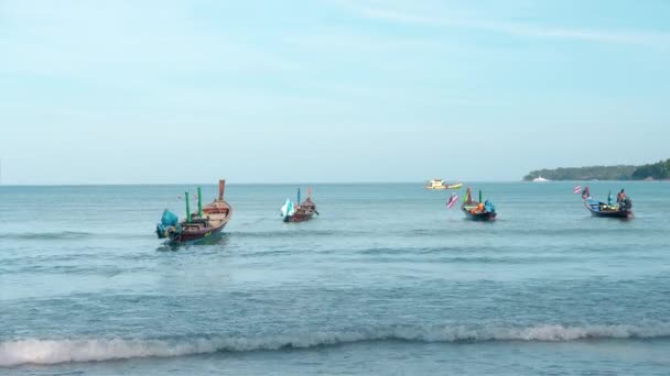 渔船在平静的水域休息 — 图库视频影像