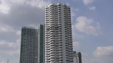 Bangkok, Tayland, 19 Aralık 2019: Bangkok, Tayland 'da Chao Phraya nehri ile seyahat 19 Aralık 2019.