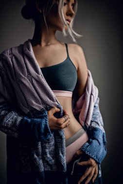 Güzel çekici genç model seksi iç çamaşırı