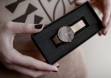 Hediye kutusunda şık izle