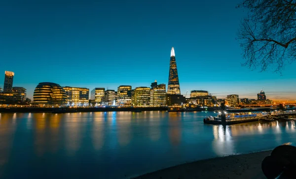 Londra Cityscape panorama günbatımı, modern stil adlı görüntüleyin Stok Resim