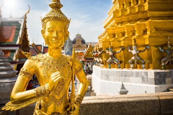 Altın Angel, Ki-nara, Wat Phra Kaew, Grand Palace, Bangkok, Tayland, Thailand - Stok İmaj